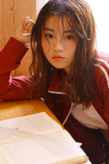 军训女生